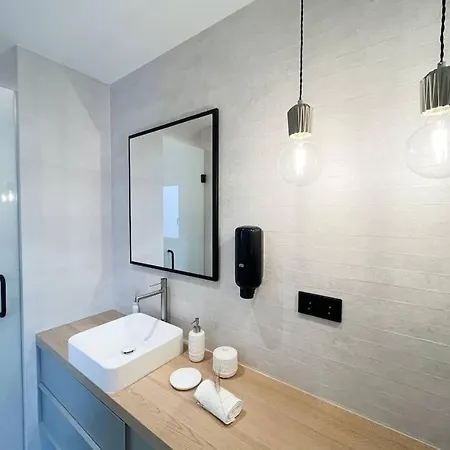 Atico Duplex De Lujo - Clasificacion 5 Estrellas - 8pax - A Pie Del Centro - 2 Parkings L By Bonesvacances * أندورا لا فيلا