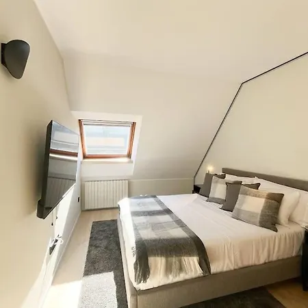 Atico Duplex De Lujo - Clasificacion 5 Estrellas - 8pax - A Pie Del Centro - 2 Parkings L By Bonesvacances